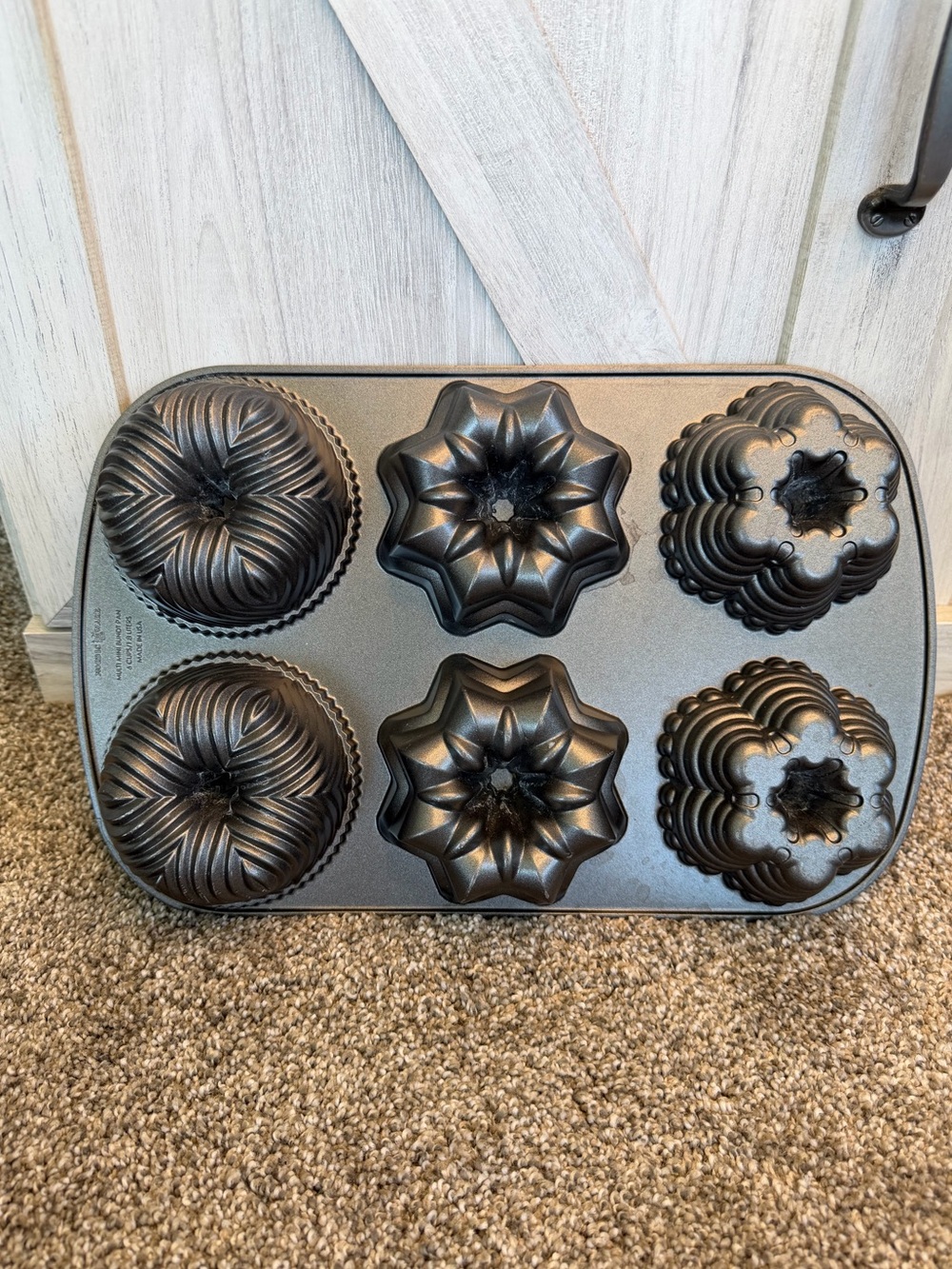 Nordicware Black 6-Cavity Bundt Cake Pan Decorative Molded Designs